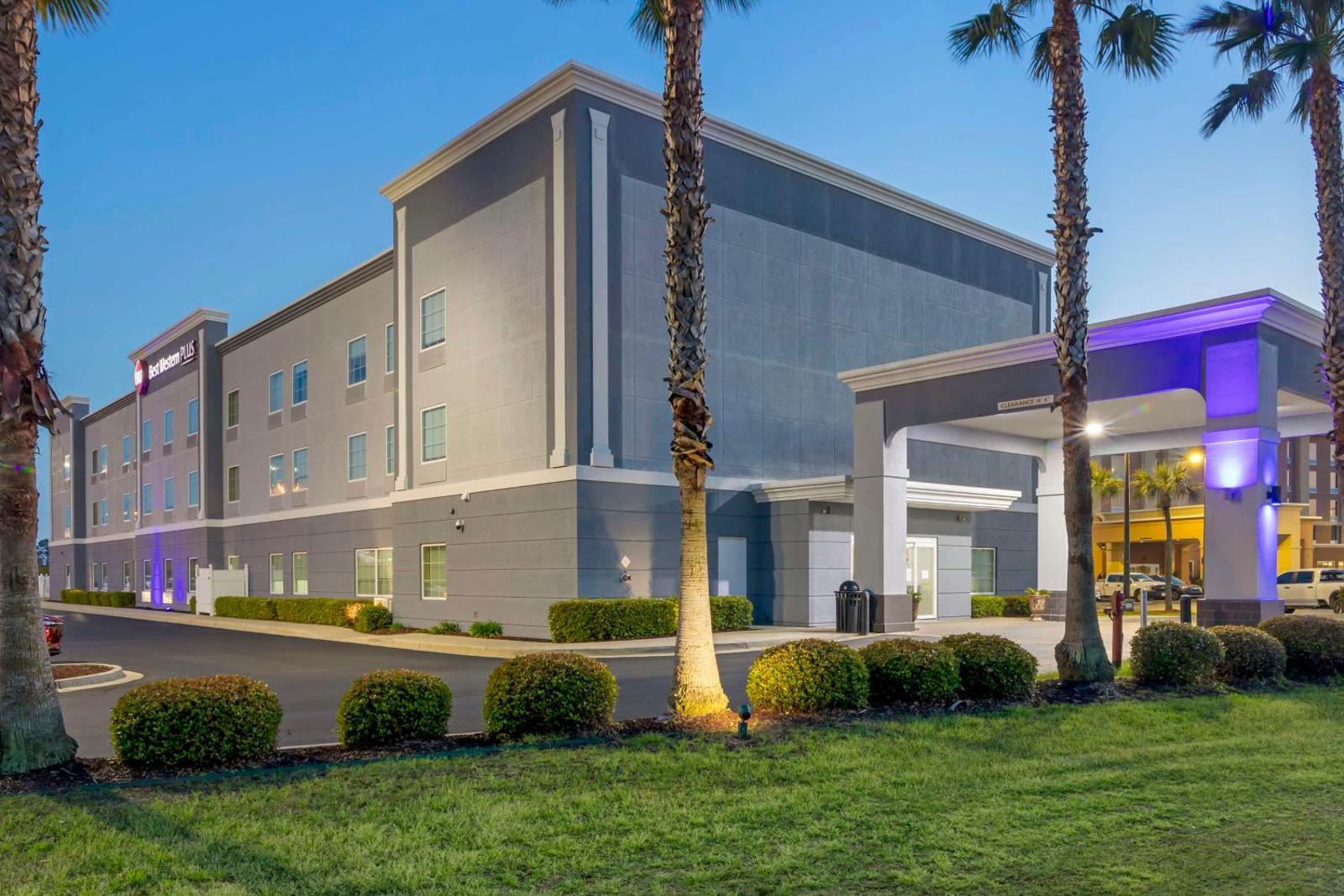 Best Western Plus Brunswick Inn & Suites Main image 2